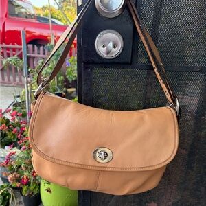 Gorgeous Vintage Coach Legacy Flap bag,#F15170 peach tan soft leather shoulder